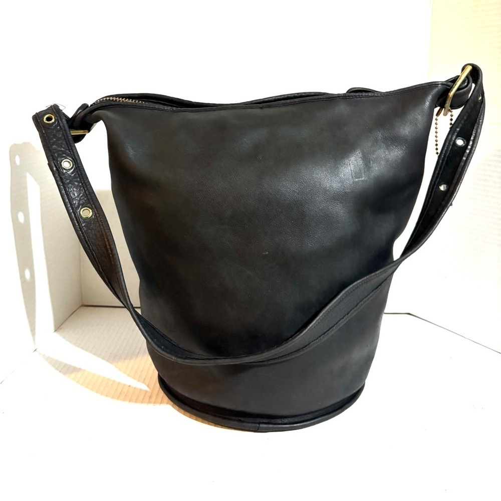 Coach vintage Black Leather bucket crossbody Bag - Picture 2 of 9